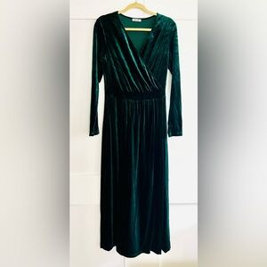 Trary Emerald Velvet Long Sleeve Dress